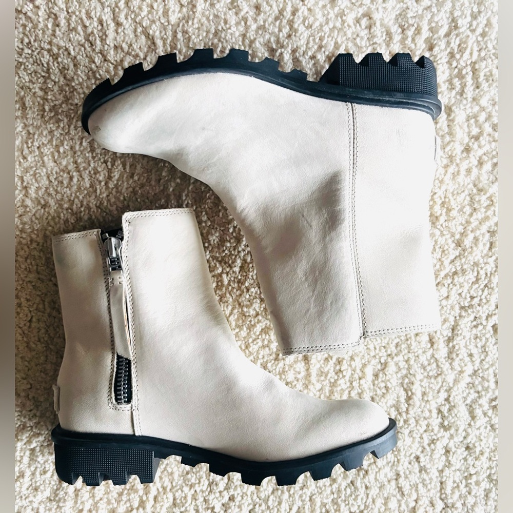 Sorel Phoenix Zip Women's Fawn Suede Waterproof Ankle Boots - White Size 5 - Picture 3 of 7